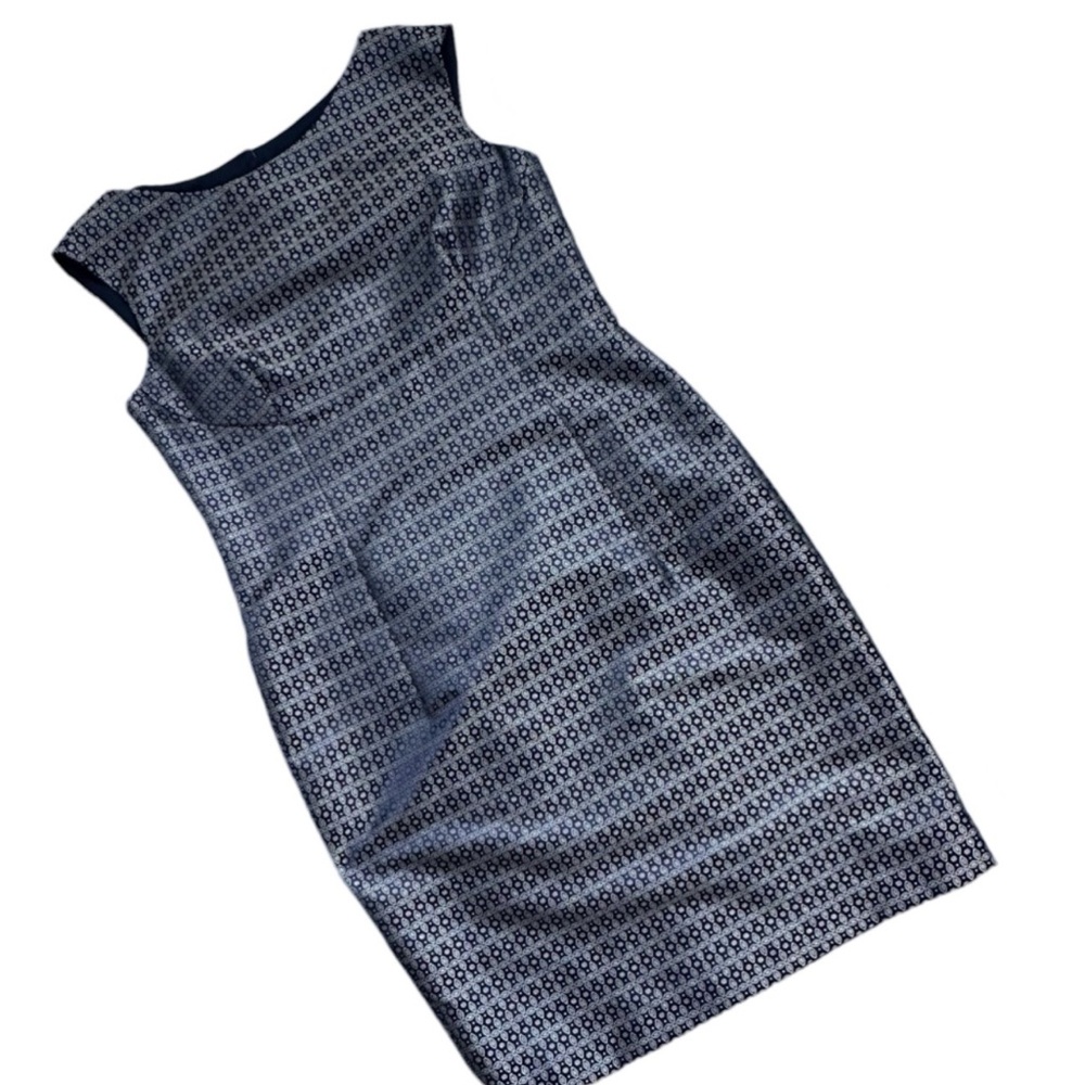 NWT Anne Klein Size 16 blue and white design cocktail dress.